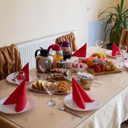 Hotel Living Suto Orizari Экстерьер фото