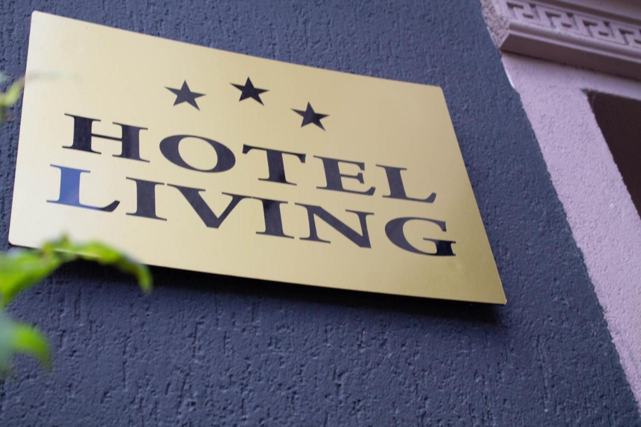 Hotel Living Suto Orizari Экстерьер фото
