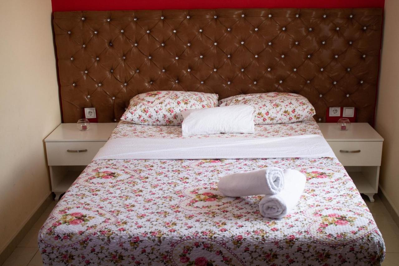 Hotel Living Suto Orizari Экстерьер фото