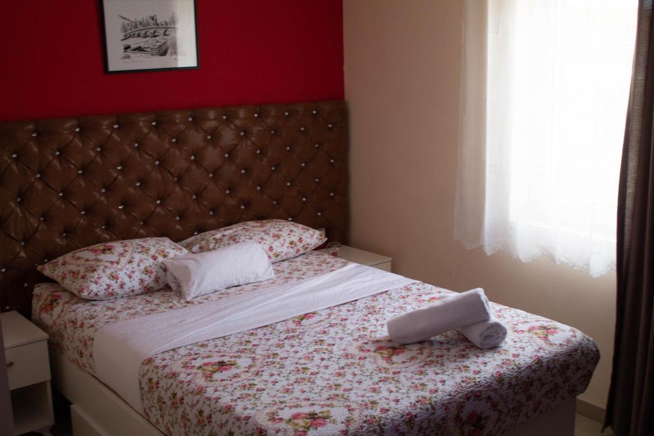Hotel Living Suto Orizari Экстерьер фото