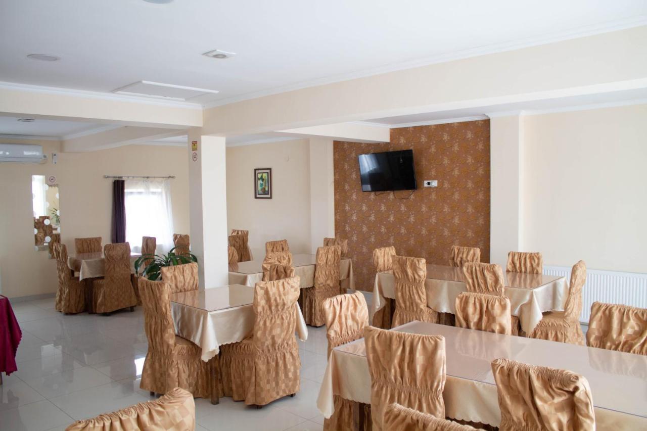 Hotel Living Suto Orizari Экстерьер фото