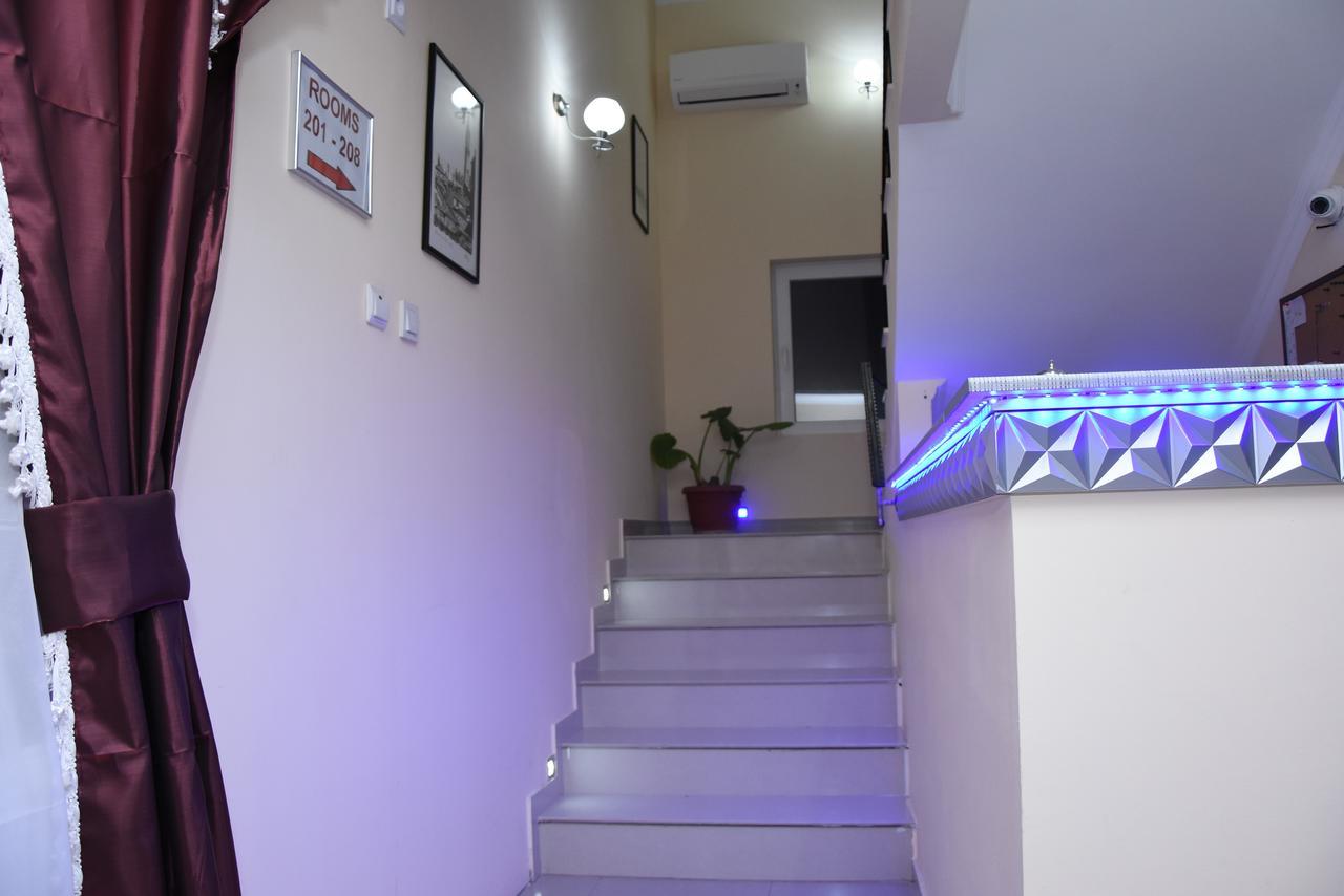 Hotel Living Suto Orizari Экстерьер фото
