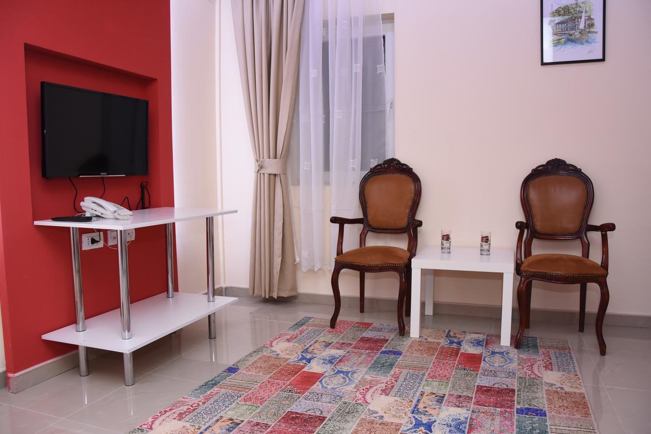 Hotel Living Suto Orizari Экстерьер фото