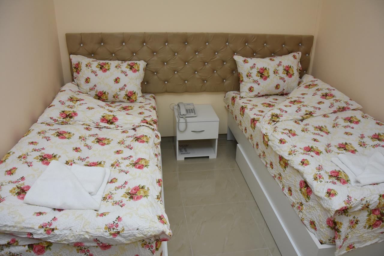 Hotel Living Suto Orizari Экстерьер фото